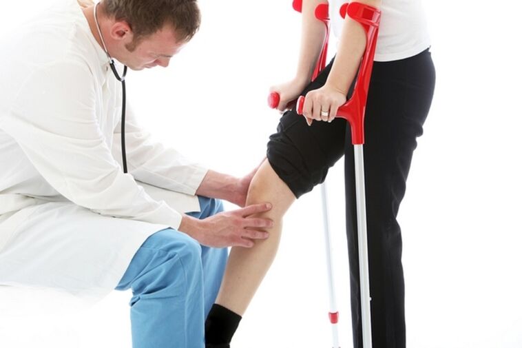 Inspection of the knee of a patient with articulation of the knee joint